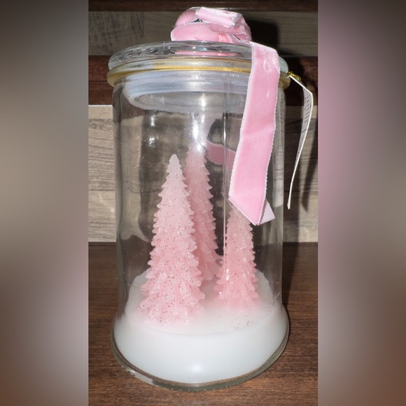 Cute 🥰 Sparkling Frost scent and containing pink Christmas tree-shaped candles - Picture 7 of 10